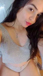 kyliie_ Fiery Temptation: Colombian Sensation in Red ❤️‍🔥 Gambar 7