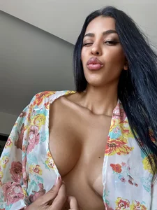 Valerie-S Of my gallery Pic 3
