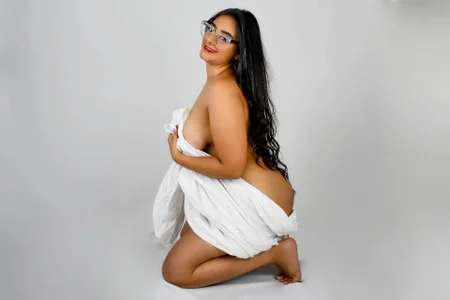 Isis_Osman sexy white Pic 6