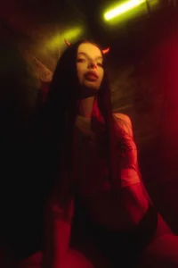 Eva-Devil happy hunger games slika 3