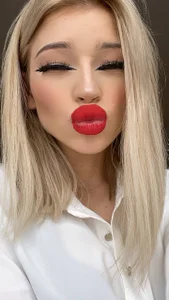 HollyTaillor I'm Crazy Pic 2