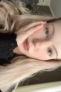 AnnAbbey How do you like my outfit?🥰 Foto 9