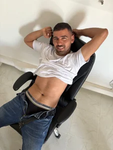 magnus_serket WOULD YOU LIKE TO SEE ME? Gambar 4