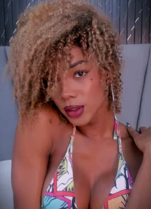 Summer nights and sunkissed skin. 🔥 de NaomiSteward  6 Imagens