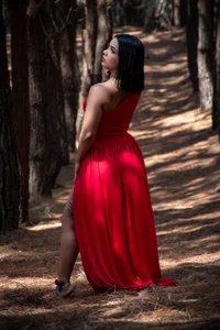 SenniaBella Pasion Red In Nature 🍒💋💖🌲 Pic 2