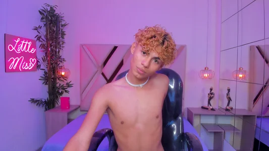 Anyelo_Twink Black eye - {count, plural, one {תמונה אחת} two {שתי תמונות} many {# תמונות} other {# תמונות}}