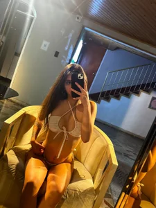 Sara_joness1 Public Pic 5