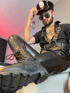 MarkWalker__: What have you done to be arrested? ( 5 фото)