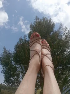 LeanaMaturee Do you like my legs in these heels? 👠😏 Only you are missing… Foto 2