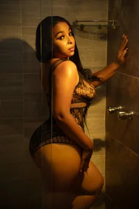 EileenBenzon kullanıcısının coming here and take shower with me! albümü -  fotoğraf