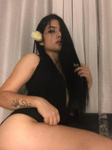 adara_johnson__ Your girl and your favorite color 🖤🖤 Foto 5