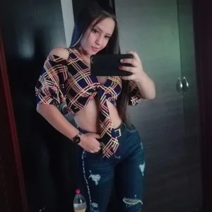 me at home and some walks🍒💋🫦💄 od ArianaGolden  4 snímek