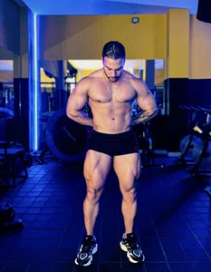 FreszXのPoses en el Gymの 4枚の写真