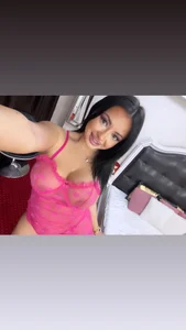 EdithOliviere pink selfies Bilde 2