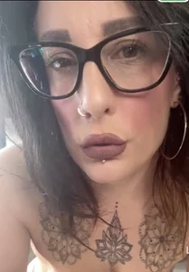 Itsivybelle_filthymilfuk Friday morning 🌅 ✌️💋 Bilde 2