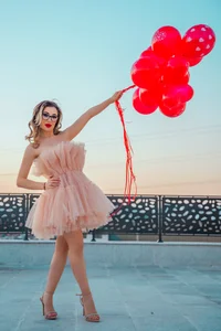 OliviaHawn season of love Hình 5