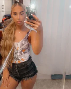 vibingwithvi Public Pic 4