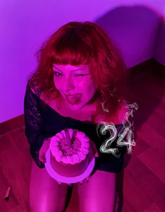 Sarah-Stoner My bday cake for u😛🎂 slika