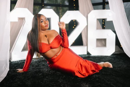 Happy new year!! 🥂💖 de MARA_THOMPSONN Foto 2