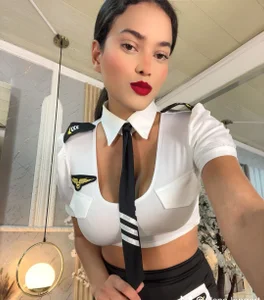 LiaObrienSexy flight attendant图片 3