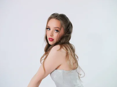 KathyStewart shiny style Pic 4