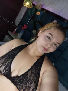 Zoecambell_ Public Pic 2