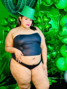 BustyyJuicy_Rs 🍀💚😏 Maybe I’m the luck you didn’t expect… but needed. 🔥 Pic 2