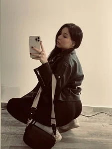 m1sss1nful With dark and red clothes Pic 6