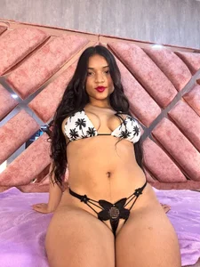 the curves of my body💋😈 de tina_collins  8 Imagens
