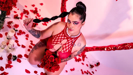 KayllaEvanss_ 🌙 "In the dance of our bodies, we find the poetry of desire." Poză 4