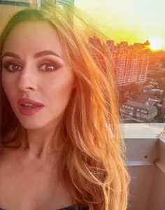 Viky_Poll Public Pic 3