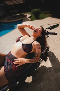 Bonnie_Rider looking sexy 🫣🍒🙂‍↔️ Poză
