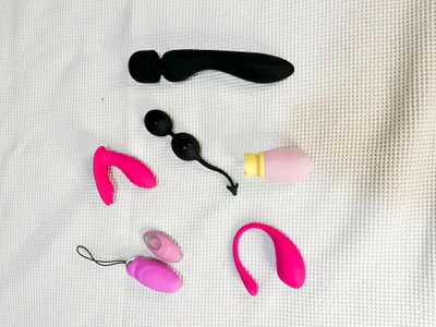 Cur1ouscouple420 Toys 🍆 Pic 7