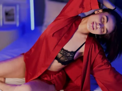 VioletAshLady in red图片 9