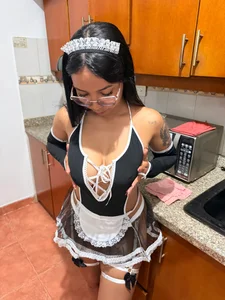 pocahotass_11 Can I clean your room? 👀🧹 사진