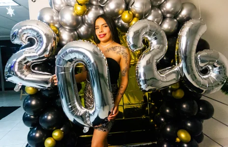 ZoeWan69 Toasts, looks and promises Pic