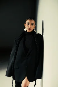 LunaRuso Black minimalism Pic 5