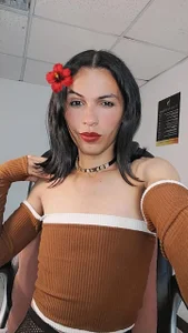 Aisha_hotts777のIm a sexy girl 😏❤の 2枚の写真