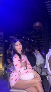 Zdjęcia DAYANNAVELEZ HAVING DINNER: 