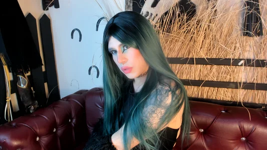 Lexxxxx_ IN THE STABLE BEING SEXY Pic 4