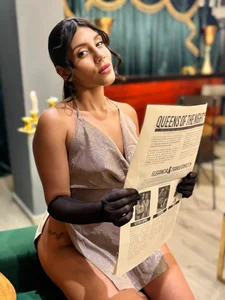 CharlotteCox_ elegant but naughty Immagine  5