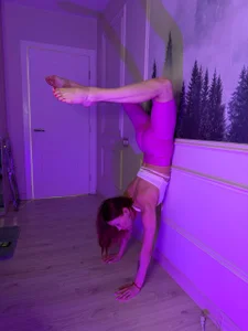 WHAT IS YOUR FAVORITE YOGA POSE?🔥 de Elastic_Foxy Foto 6