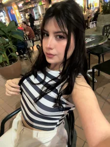 naomi01 Public Foto