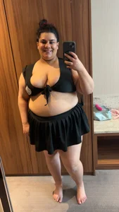 CurvySubLeah Full body Gambar 3