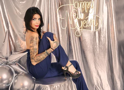 DeuxGold Body to Body at Midnight 🌙🤎 Pic 2