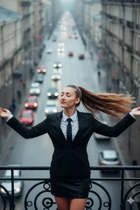 KateRedgar in the office slika 4