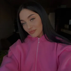 MonaBellew Public Pic 4