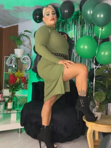 GianellaCox_ Happy 49th birthday to me♥ Εικόνα