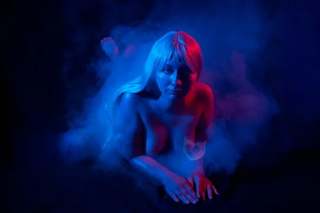 CataleyaGlow“Sensuality in the Gaze”图片