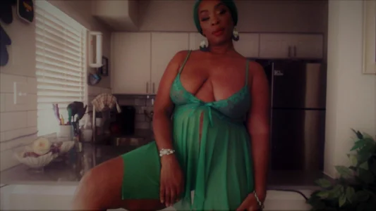 Queenanitadix Green is the Theme Immagine 